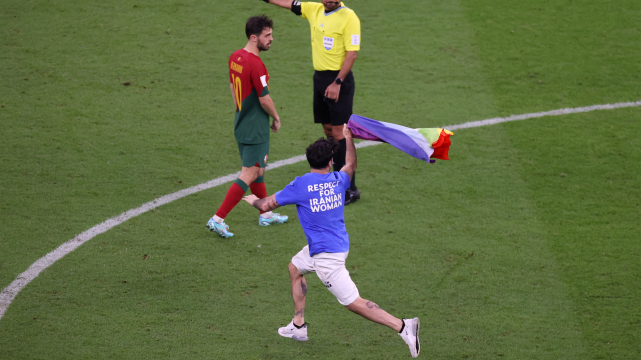 Soccer streaker clearance